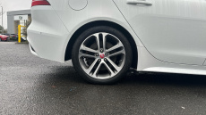 Jaguar XE 2.0 D200 R-Dynamic SE 4dr Auto Diesel Saloon